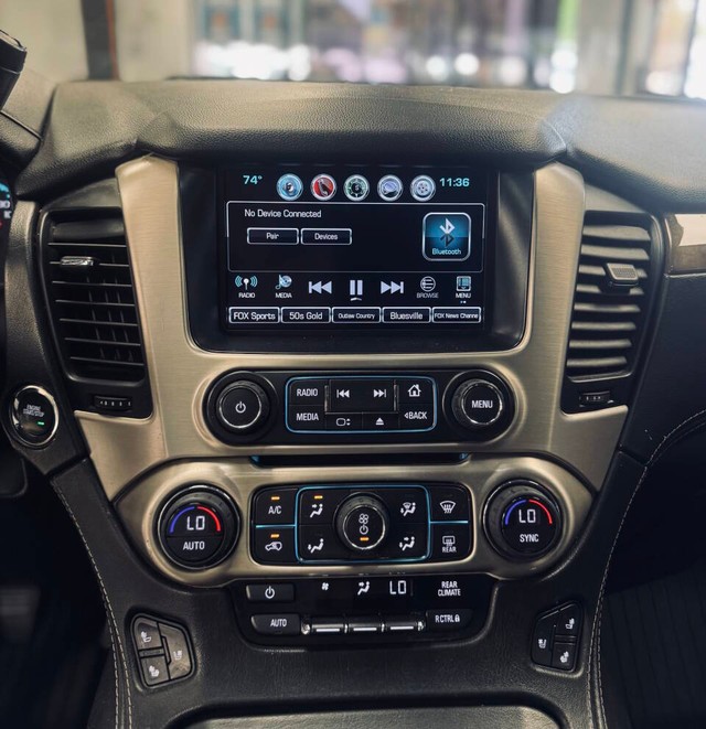 GMC Yukon Vehicle Full-screen Gallery Image 11