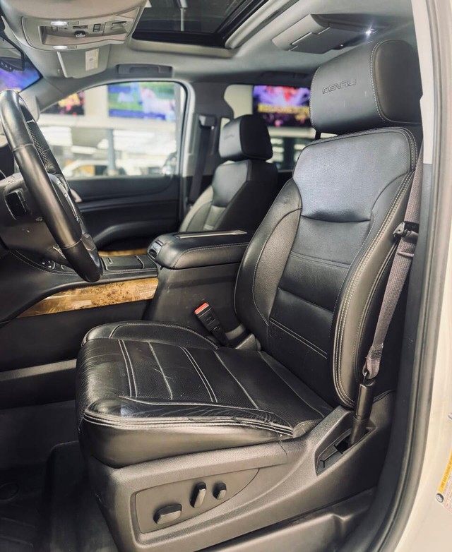 GMC Yukon Vehicle Full-screen Gallery Image 13