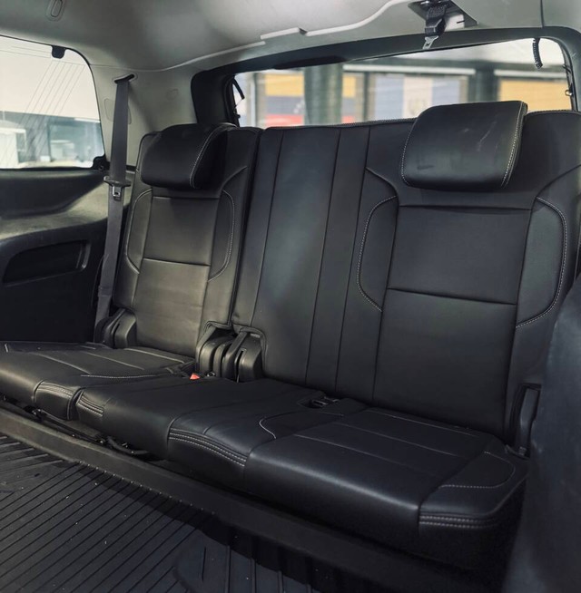 GMC Yukon Vehicle Full-screen Gallery Image 17