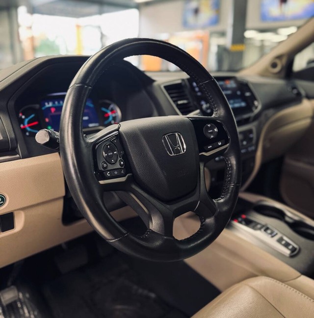 Honda Pilot Vehicle Full-screen Gallery Image 16