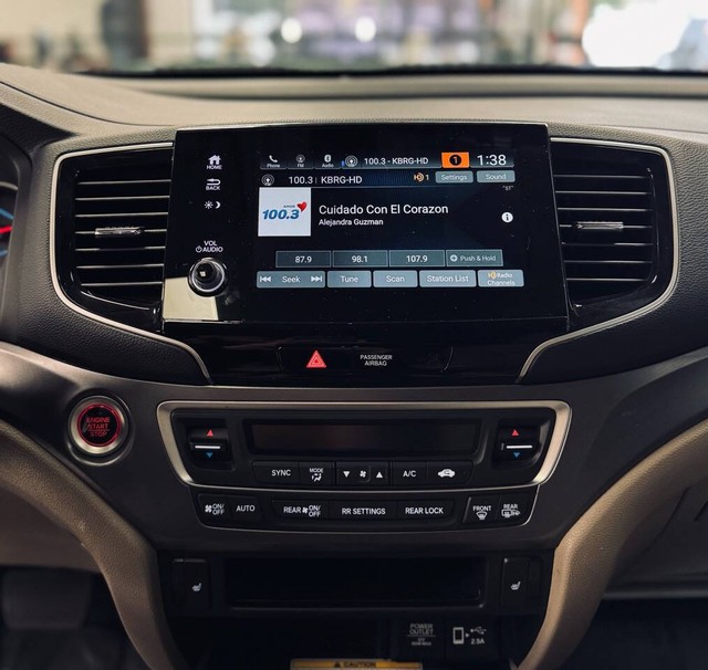 Honda Pilot Vehicle Full-screen Gallery Image 18