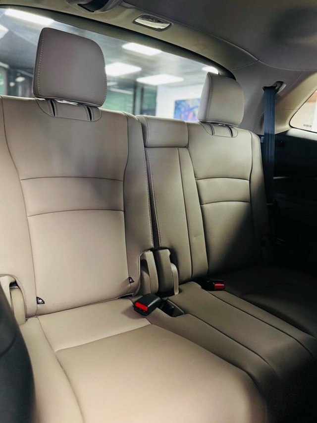 Honda Pilot Vehicle Full-screen Gallery Image 23