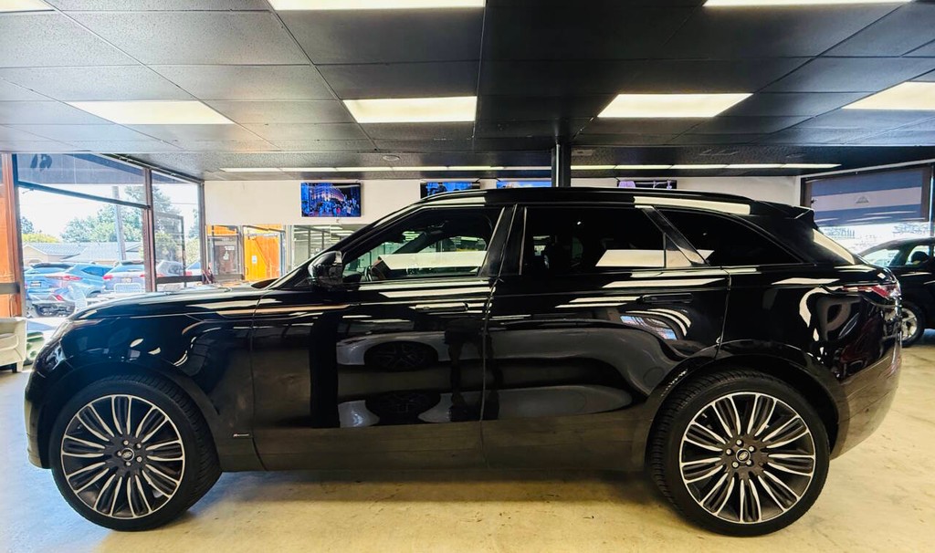 Land Rover Range Rover Velar Vehicle Full-screen Gallery Image 02