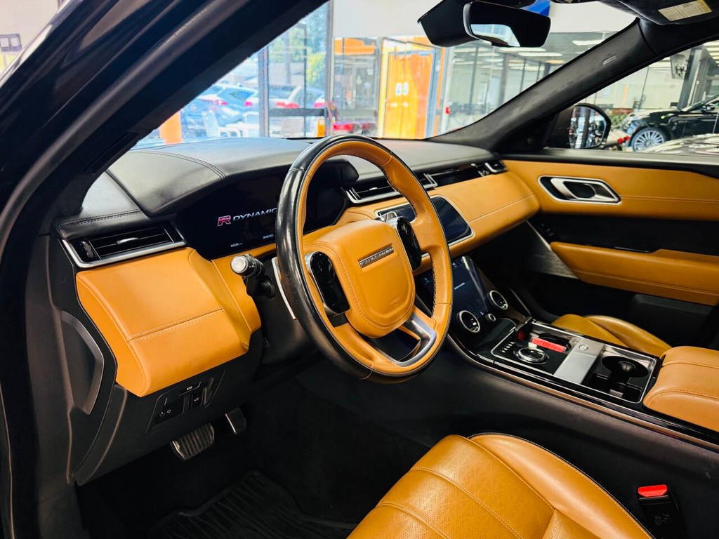 Land Rover Range Rover Velar Vehicle Full-screen Gallery Image 11