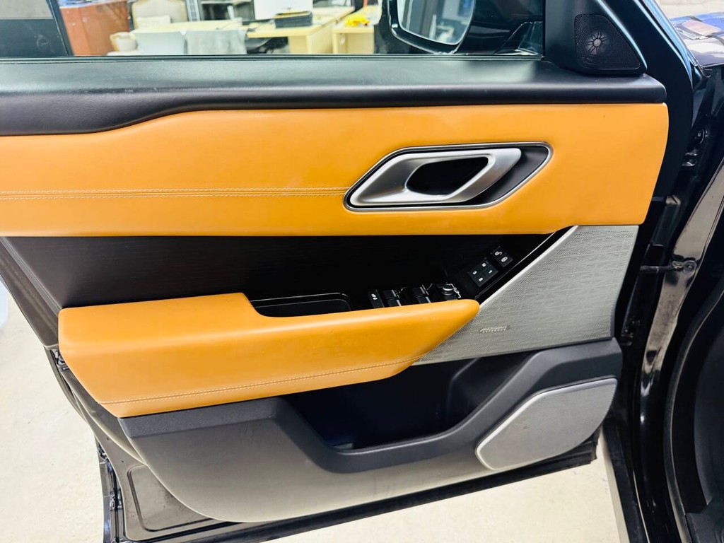 Land Rover Range Rover Velar Vehicle Full-screen Gallery Image 12