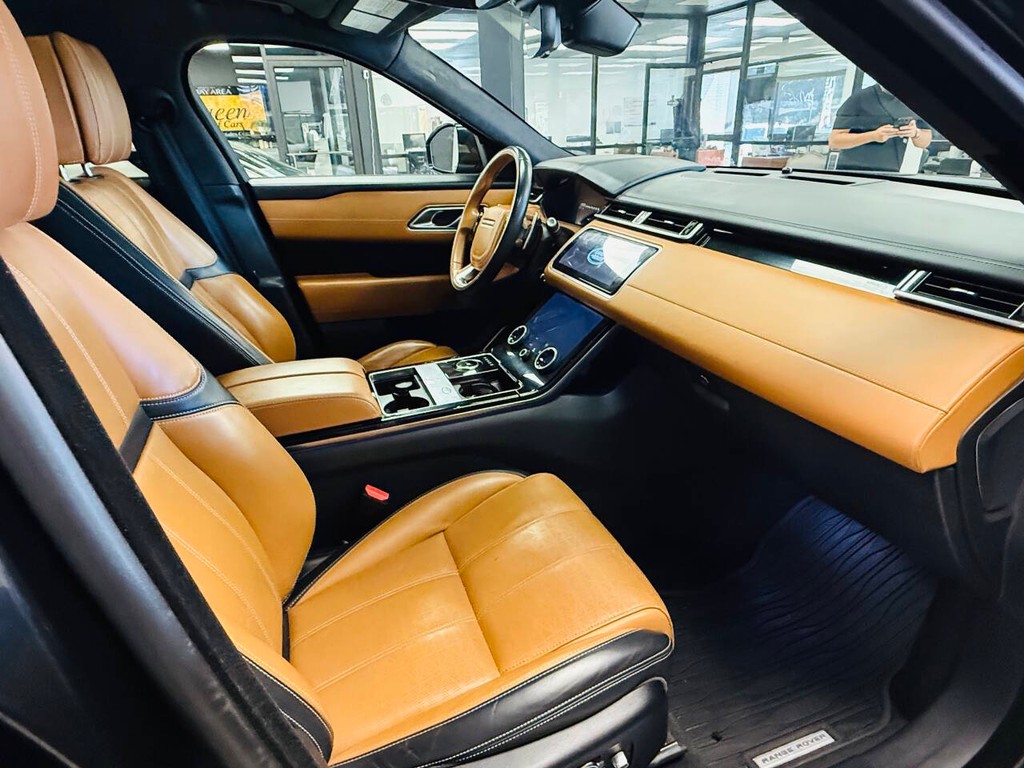 Land Rover Range Rover Velar Vehicle Full-screen Gallery Image 16