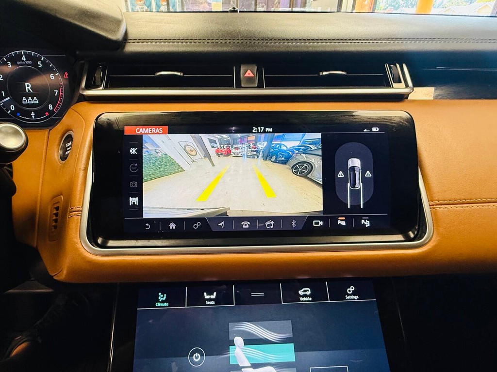 Land Rover Range Rover Velar Vehicle Full-screen Gallery Image 19