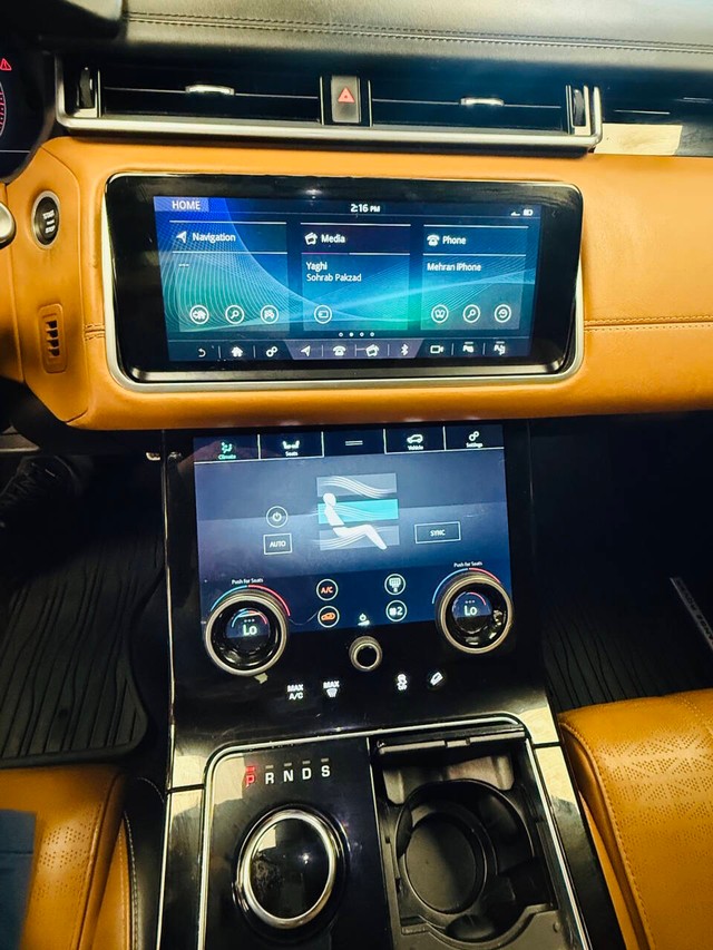 Land Rover Range Rover Velar Vehicle Full-screen Gallery Image 17