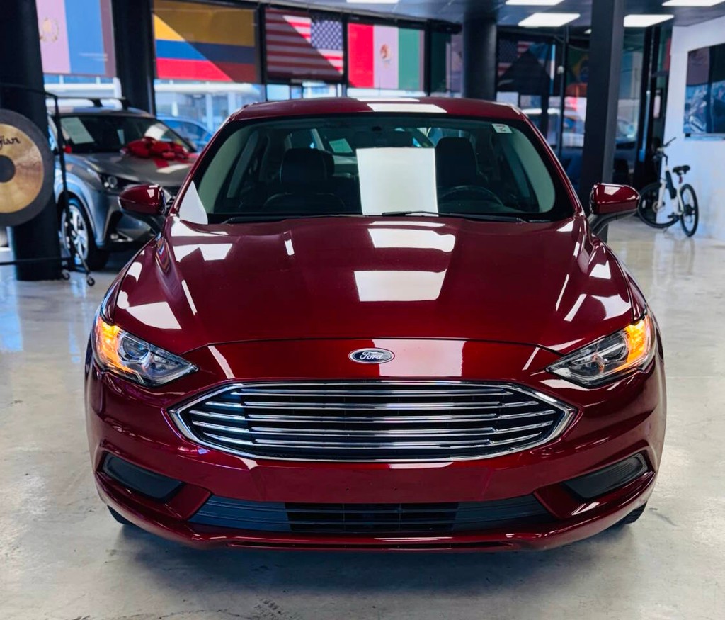 Ford Fusion Vehicle Full-screen Gallery Image 02