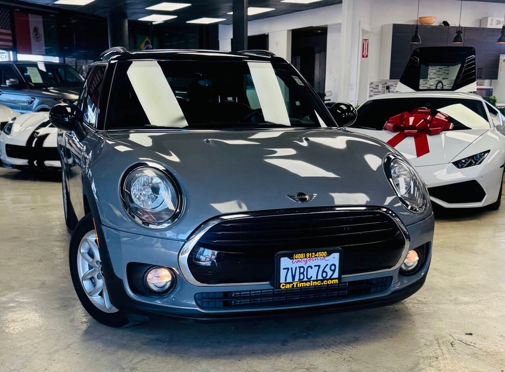 MINI Clubman Vehicle Full-screen Gallery Image 02