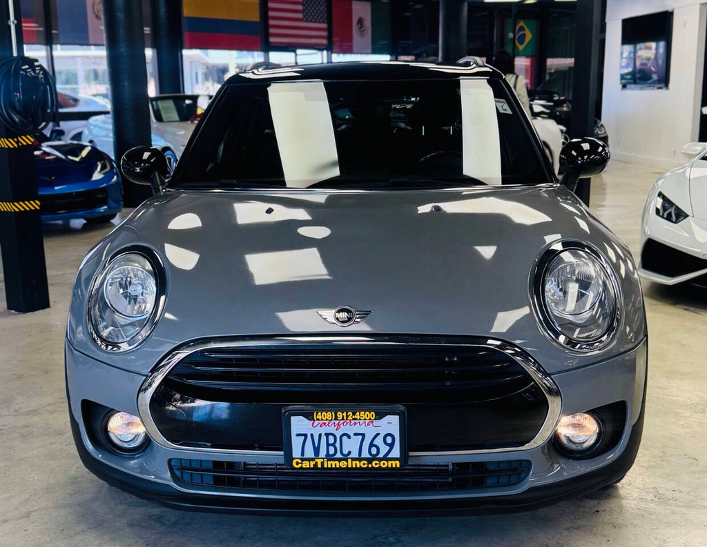 MINI Clubman Vehicle Full-screen Gallery Image 03