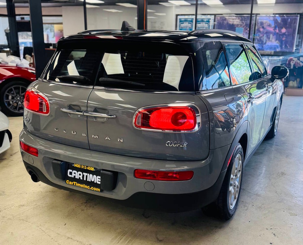 MINI Clubman Vehicle Full-screen Gallery Image 08