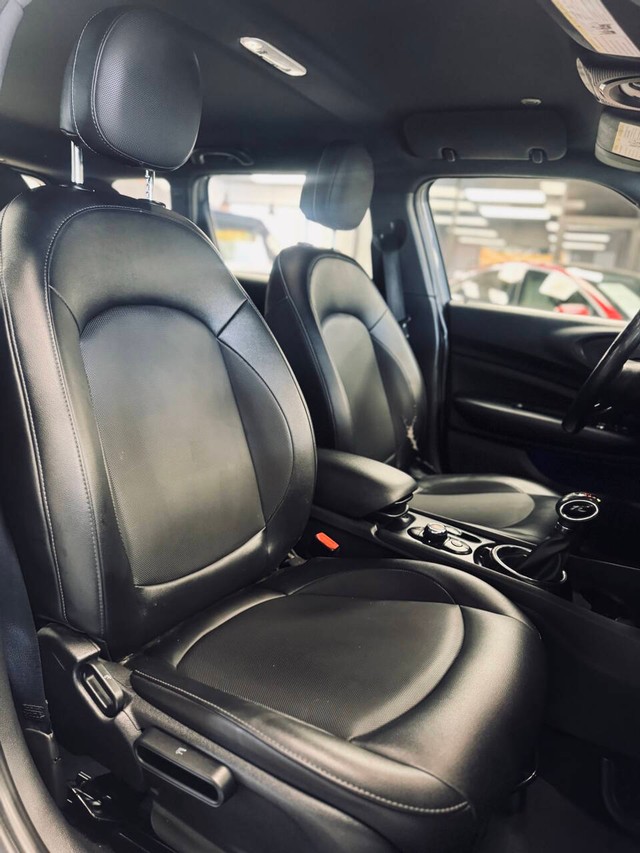 MINI Clubman Vehicle Full-screen Gallery Image 14