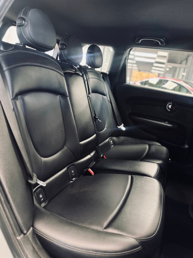 MINI Clubman Vehicle Full-screen Gallery Image 16