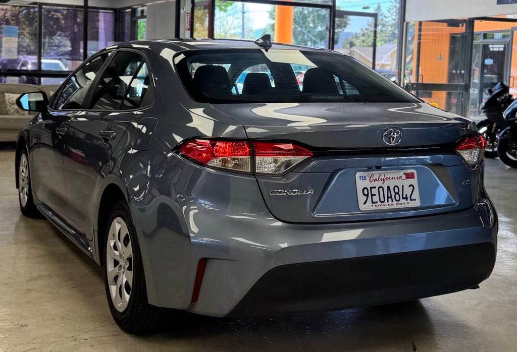 Toyota Corolla Vehicle Full-screen Gallery Image 07