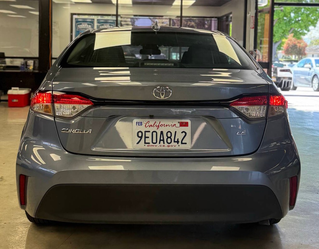 Toyota Corolla Vehicle Full-screen Gallery Image 09