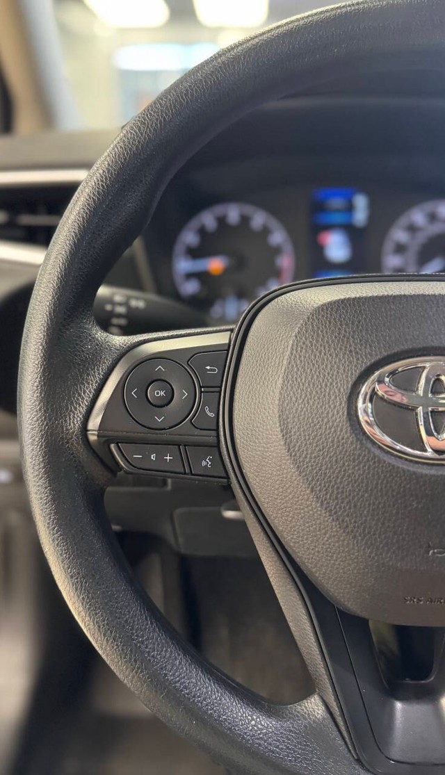 Toyota Corolla Vehicle Full-screen Gallery Image 14