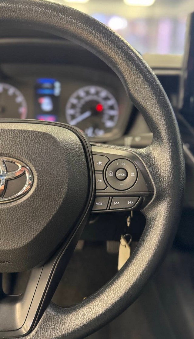 Toyota Corolla Vehicle Full-screen Gallery Image 15