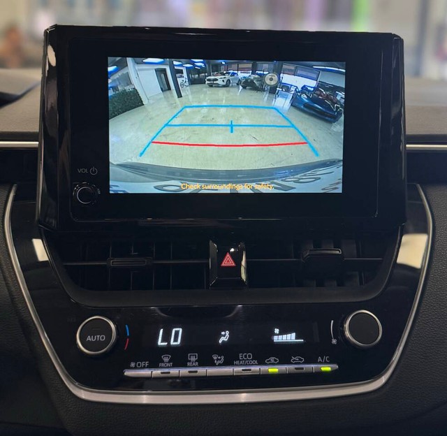 Toyota Corolla Vehicle Full-screen Gallery Image 20