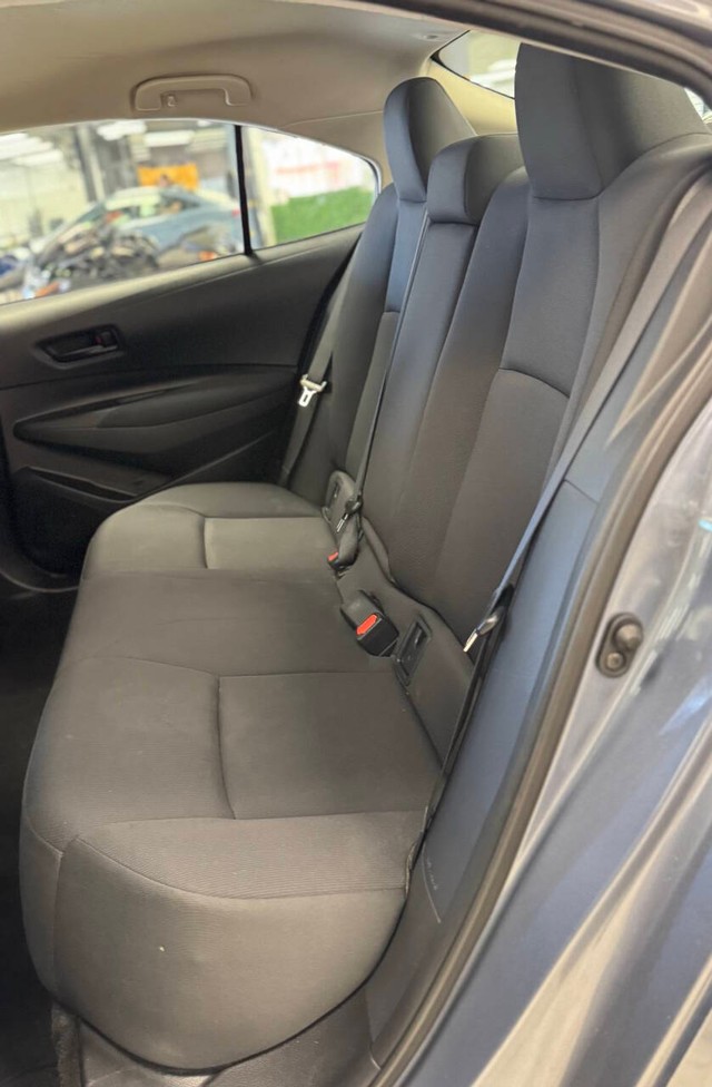 Toyota Corolla Vehicle Full-screen Gallery Image 22