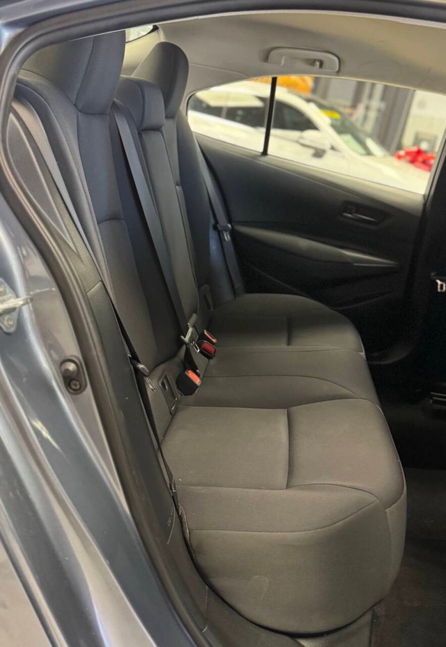 Toyota Corolla Vehicle Full-screen Gallery Image 23