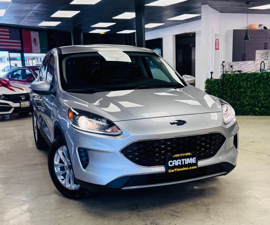 Ford Escape Vehicle Full-screen Gallery Image 02