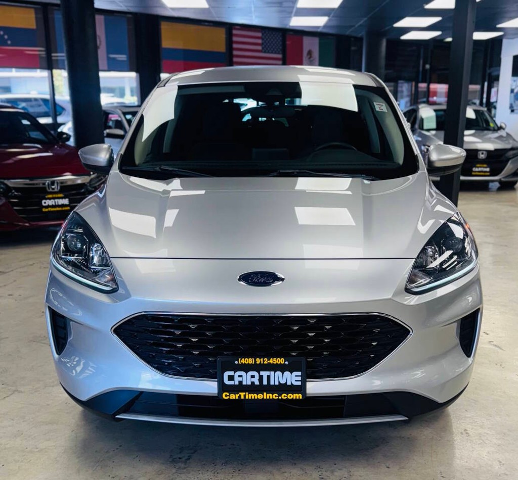 Ford Escape Vehicle Full-screen Gallery Image 03