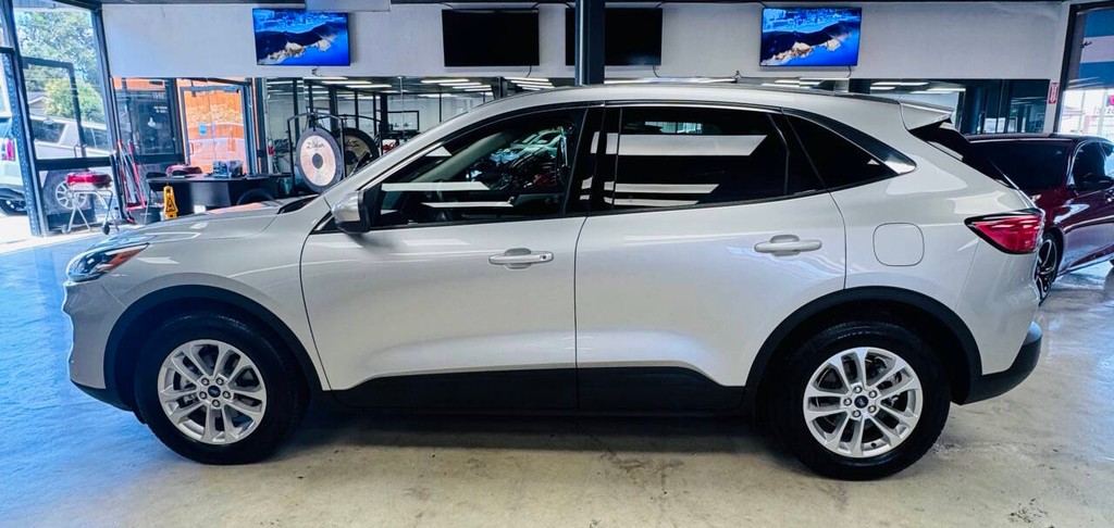 Ford Escape Vehicle Full-screen Gallery Image 04