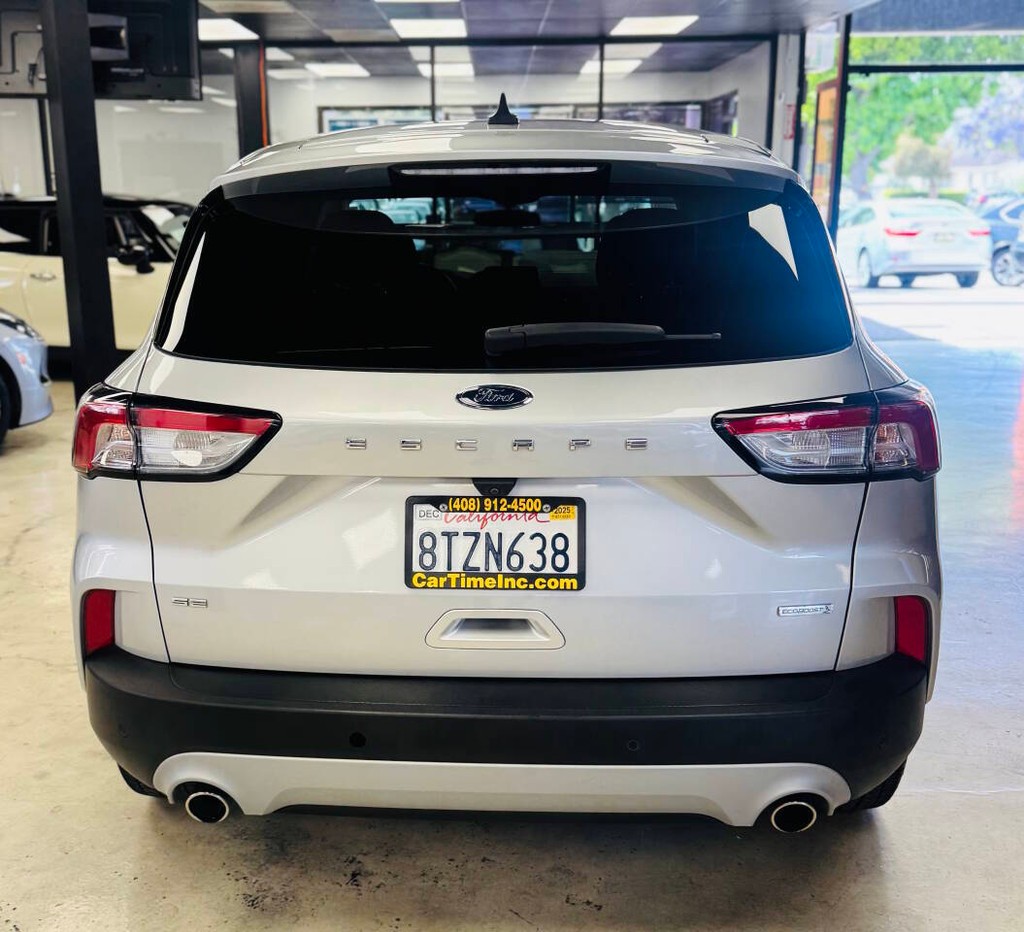 Ford Escape Vehicle Full-screen Gallery Image 07