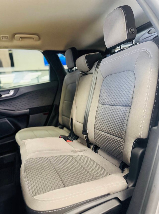 Ford Escape Vehicle Full-screen Gallery Image 16