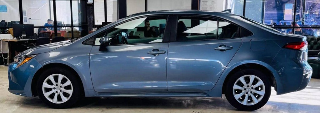 Toyota Corolla Vehicle Full-screen Gallery Image 04