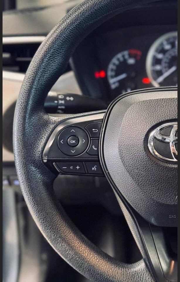 Toyota Corolla Vehicle Full-screen Gallery Image 12