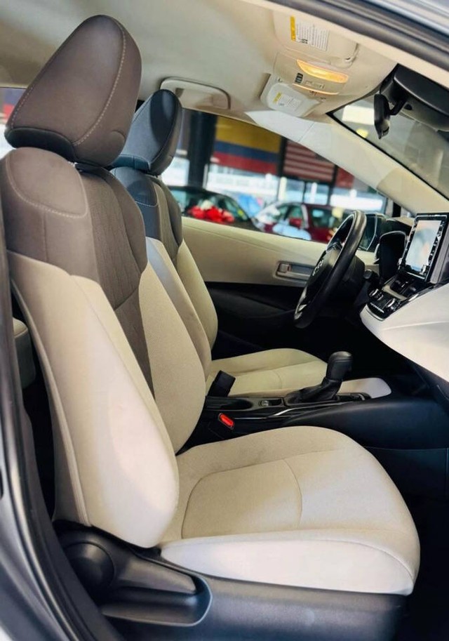 Toyota Corolla Vehicle Full-screen Gallery Image 17