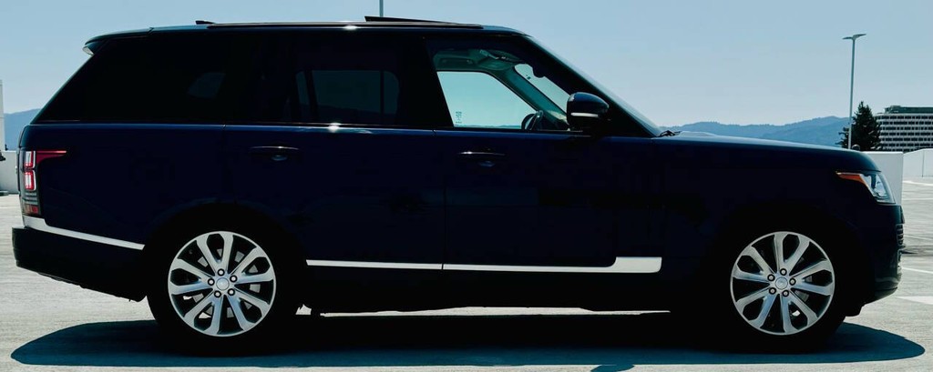 Land Rover Range Rover Vehicle Full-screen Gallery Image 08