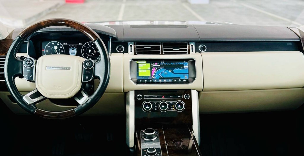 Land Rover Range Rover Vehicle Full-screen Gallery Image 22