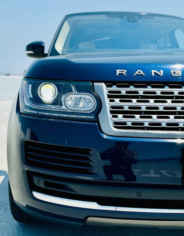 Land Rover Range Rover Vehicle Full-screen Gallery Image 13