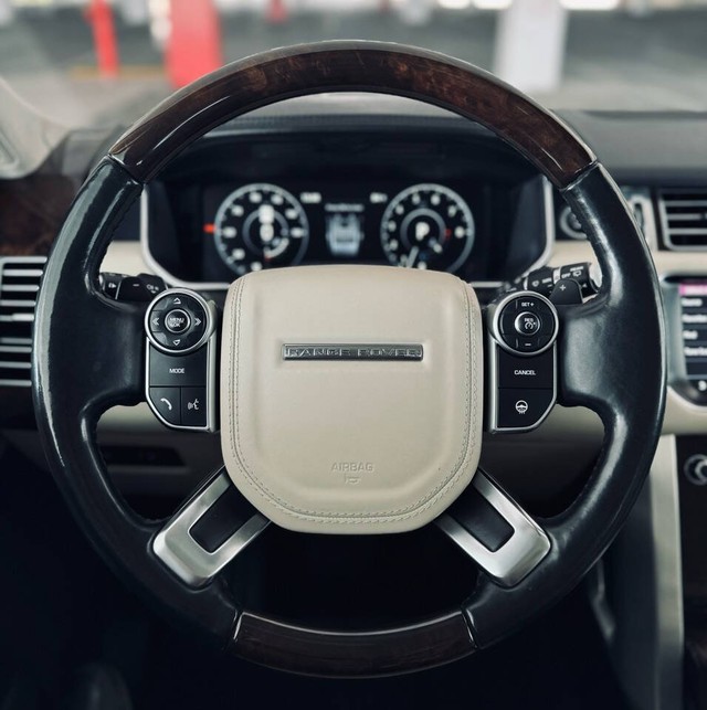 Land Rover Range Rover Vehicle Full-screen Gallery Image 17