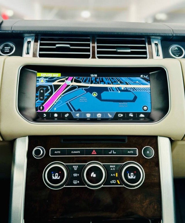 Land Rover Range Rover Vehicle Full-screen Gallery Image 21