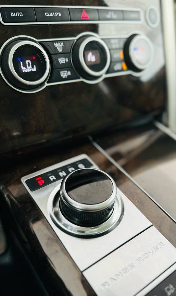 Land Rover Range Rover Vehicle Full-screen Gallery Image 26