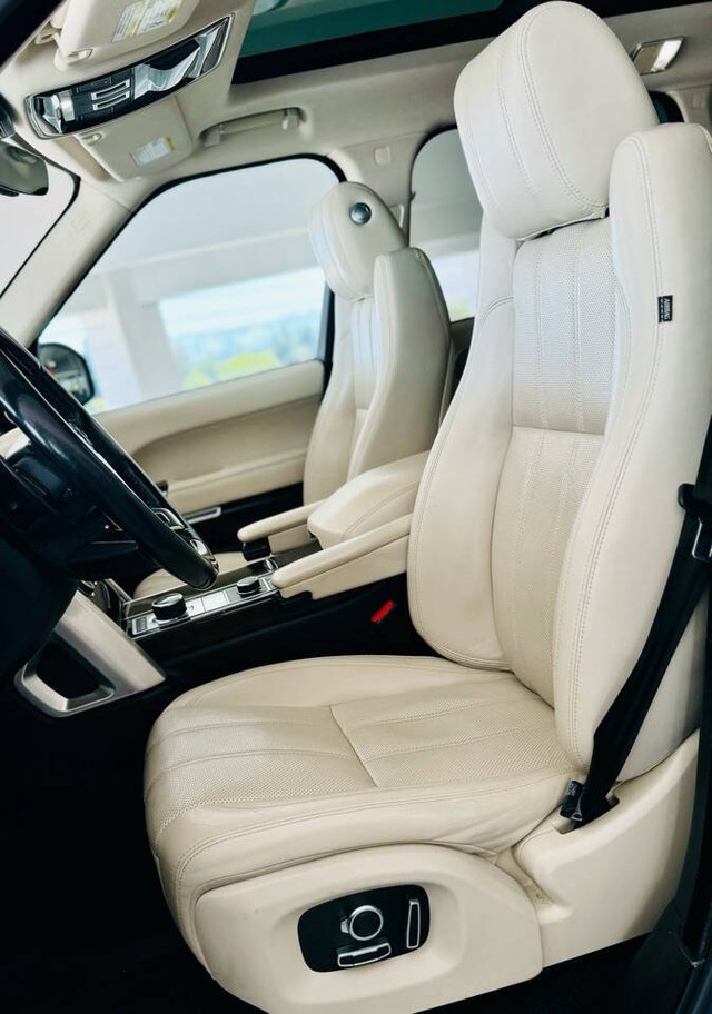 Land Rover Range Rover Vehicle Full-screen Gallery Image 27