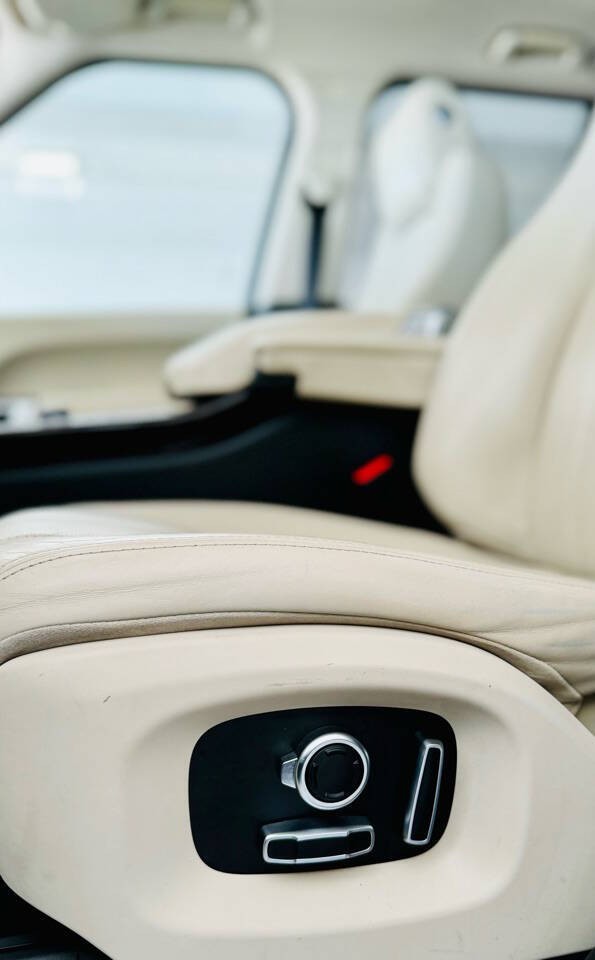 Land Rover Range Rover Vehicle Full-screen Gallery Image 31