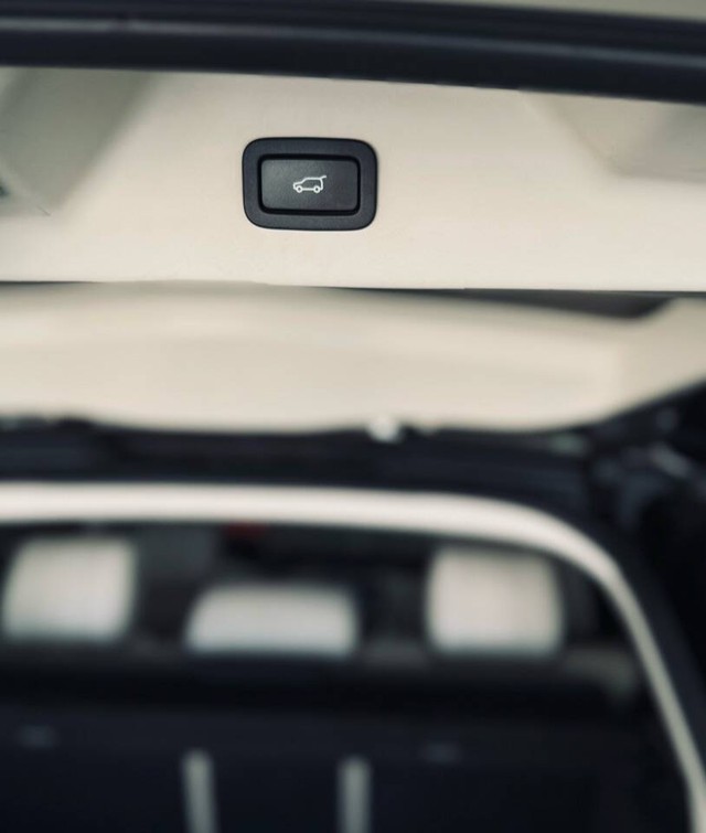 Land Rover Range Rover Vehicle Full-screen Gallery Image 34