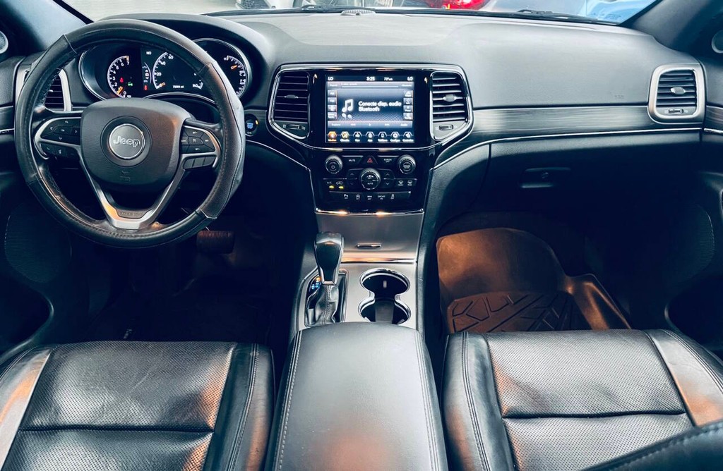 Jeep Grand Cherokee Vehicle Full-screen Gallery Image 11