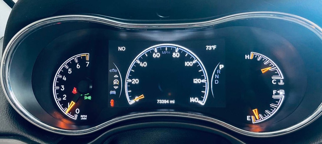 Jeep Grand Cherokee Vehicle Full-screen Gallery Image 20