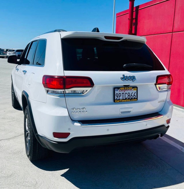 Jeep Grand Cherokee Vehicle Full-screen Gallery Image 09