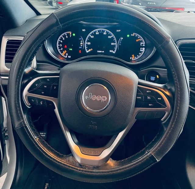 Jeep Grand Cherokee Vehicle Full-screen Gallery Image 21