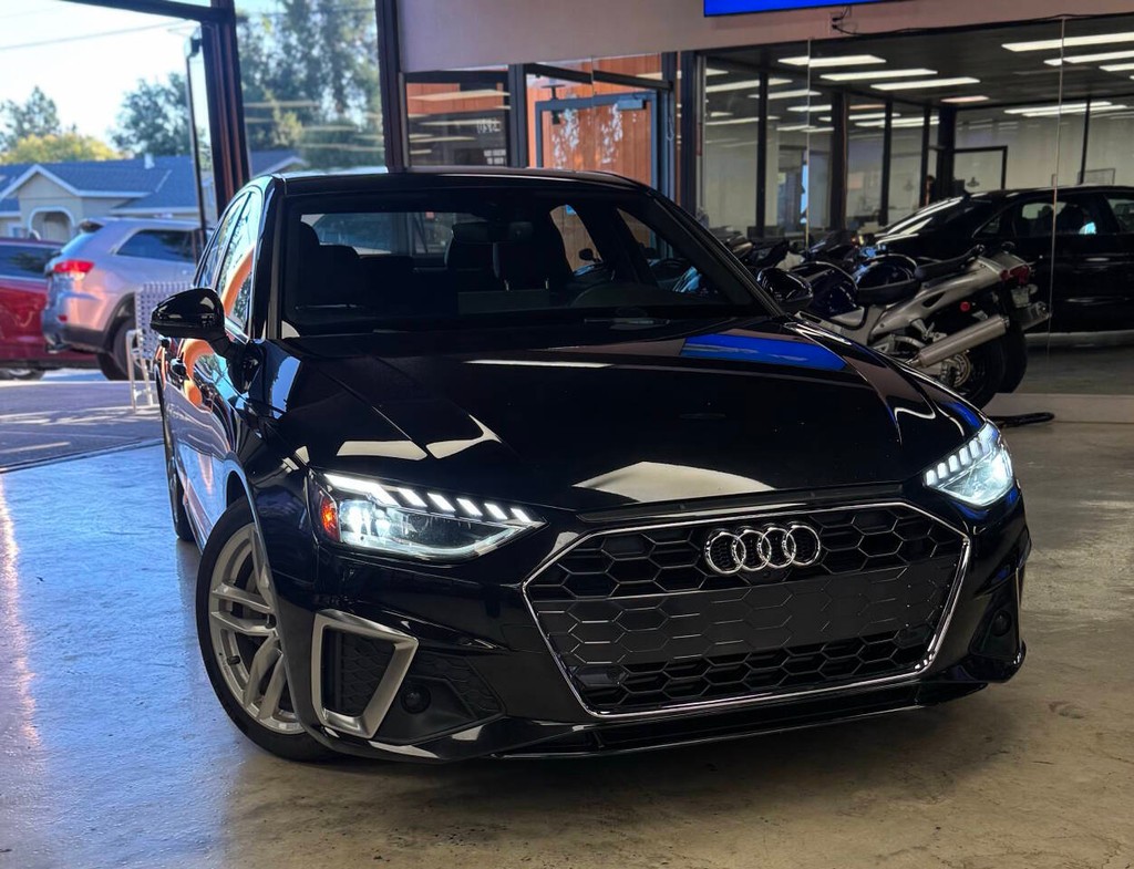 Audi A4 Vehicle Full-screen Gallery Image 02