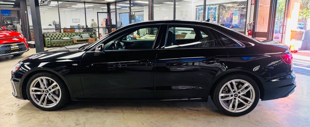 Audi A4 Vehicle Full-screen Gallery Image 04