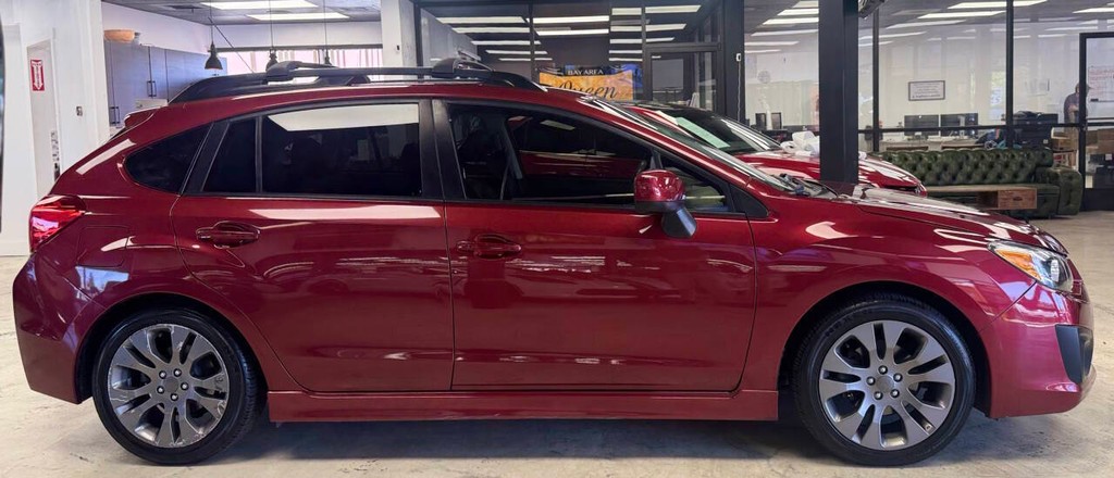 Subaru Impreza Wagon Vehicle Full-screen Gallery Image 07