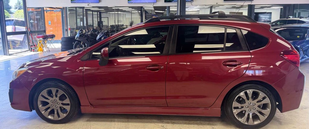 Subaru Impreza Wagon Vehicle Full-screen Gallery Image 09